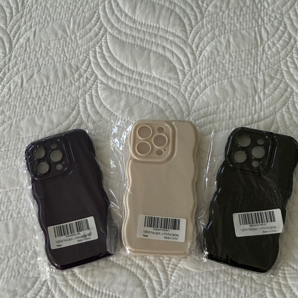 3 Silicone Wave Protective Phone Case - Black, Cream, Purple